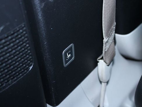 Used 2021 Chrysler Pacifica Touring-L FWD image 18