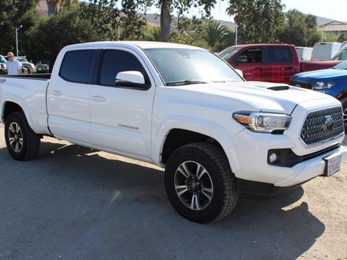 Used 2019 Toyota Tacoma TRD Sport AWD/4WD image 3