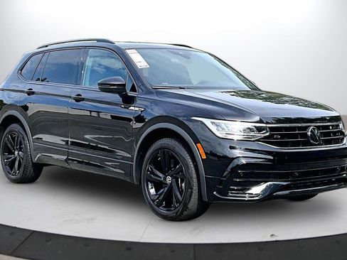 Used 2024 Volkswagen Tiguan SE R-Line FWD image 2
