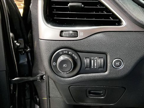 Used 2020 Jeep Cherokee Limited image 33