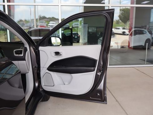 Used 2021 Jeep Compass Latitude w/ Convenience Group FWD image 37