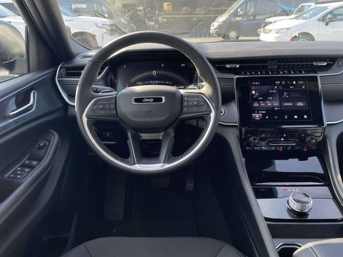 New 2025 Jeep Grand Cherokee Laredo X w/ Luxury Tech Group I image 11