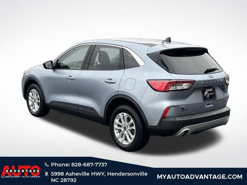 Used 2022 Ford Escape SE image 3