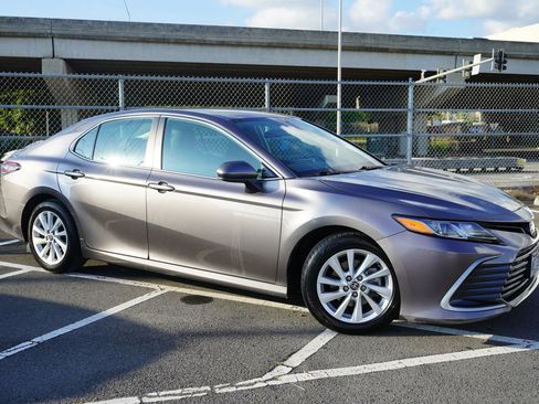 Used 2023 Toyota Camry LE FWD image 5