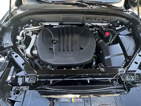 Used 2025 Volvo XC60 B5 Plus image 38