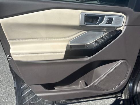 Used 2022 Ford Explorer Platinum w/ Equipment Group 601A image 16