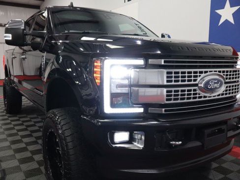Used 2019 Ford F250 Platinum w/ Platinum Ultimate Package AWD/4WD image 28