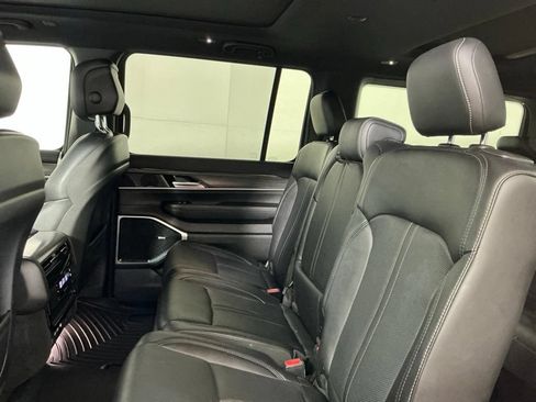 Used 2023 Jeep Wagoneer Series III w/ Premium Group I AWD/4WD image 26