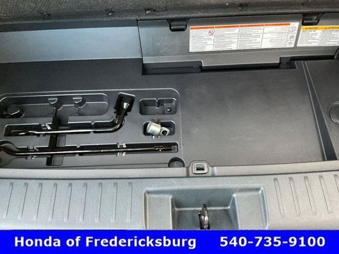 Used 2021 Toyota Highlander XLE AWD/4WD image 16