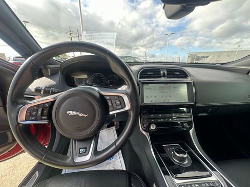 Used 2019 Jaguar XE R-Sport image 11