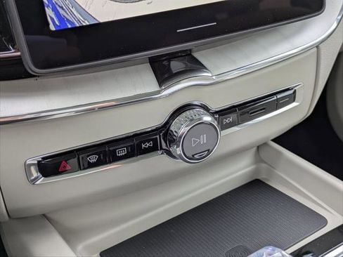 New 2026 Volvo XC60 T8 Ultra w/ Climate Package PRO image 8