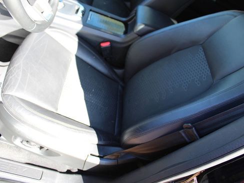 Used 2018 Land Rover Discovery Sport SE image 16