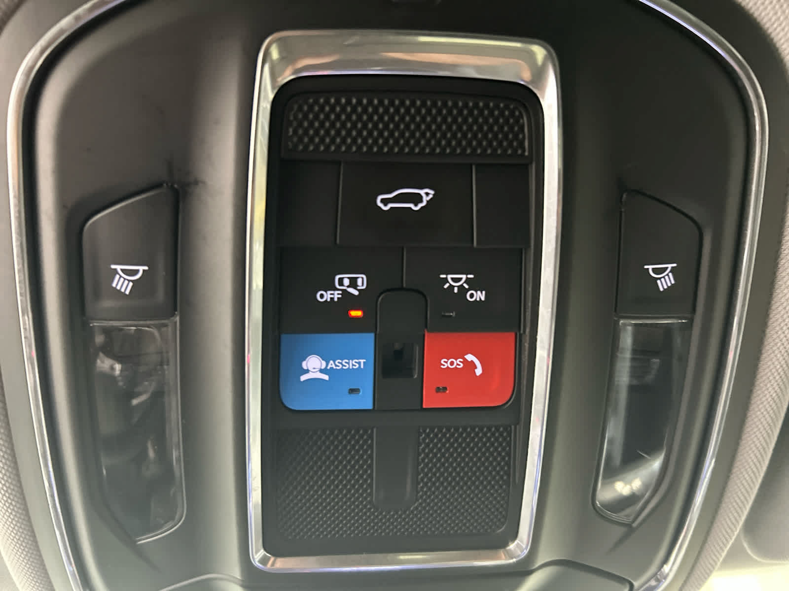 Used 2023 Jeep Grand Cherokee Laredo w/ Luxury Tech Group I AWD/4WD image 6