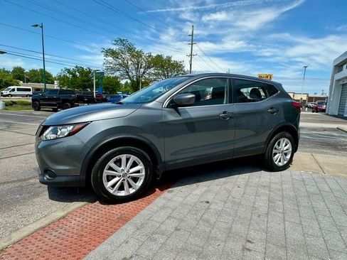 Used 2018 Nissan Rogue Sport S w/ S Appearance Package FWD image 3