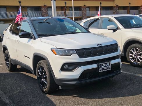 Used 2022 Jeep Compass Latitude w/ Convenience Group AWD/4WD image 3
