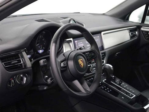 Certified 2026 Porsche Macan AWD/4WD image 4