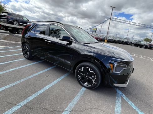 Used 2023 Kia Niro Wind w/ Wind Preserve Package FWD image 7