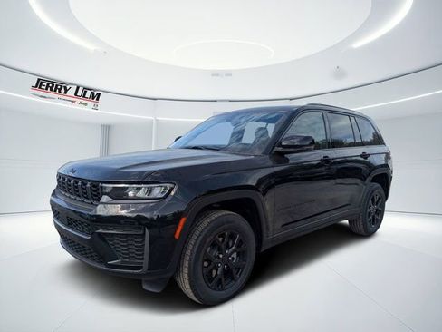 New 2026 Jeep Grand Cherokee Altitude AWD/4WD image 7
