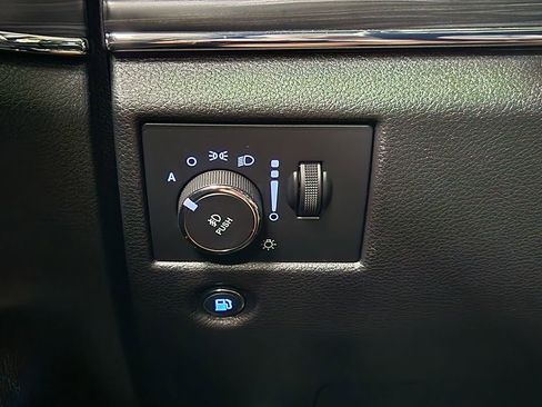 Used 2020 Jeep Grand Cherokee Limited RWD image 42