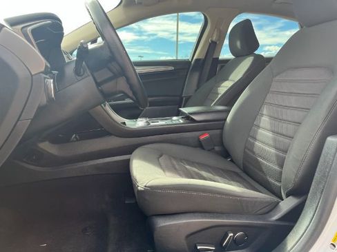 Used 2020 Ford Fusion SE image 12
