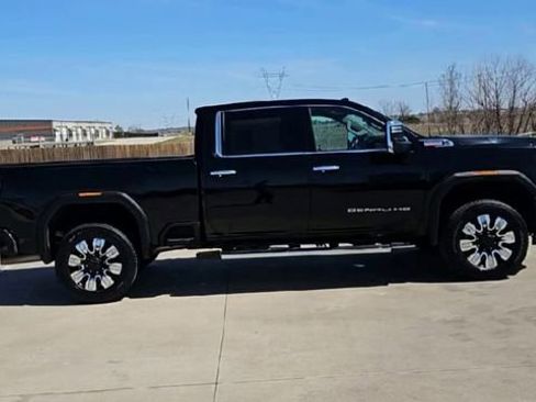 Used 2024 GMC Sierra 2500 Denali AWD/4WD image 9