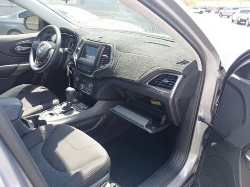 Used 2019 Jeep Cherokee Latitude w/ Popular Appearance Group AWD/4WD image 14