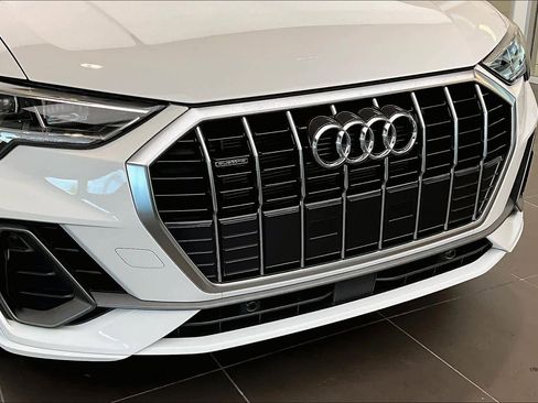 Certified 2025 Audi Q3 2.0T Premium w/ Convenience Package AWD/4WD image 32