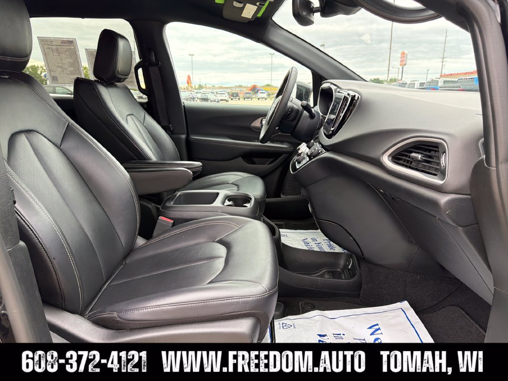 Used 2025 Chrysler Pacifica Select FWD image 39