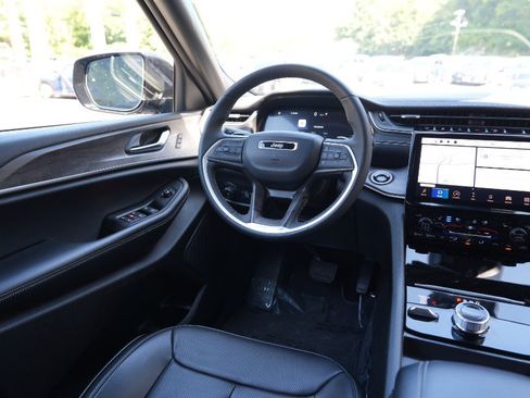 Used 2024 Jeep Grand Cherokee L Limited w/ Luxury Tech Group II AWD/4WD image 13