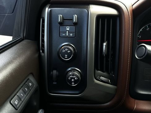 Used 2015 Chevrolet Silverado 2500 High Country w/ Duramax Plus Package AWD/4WD image 26
