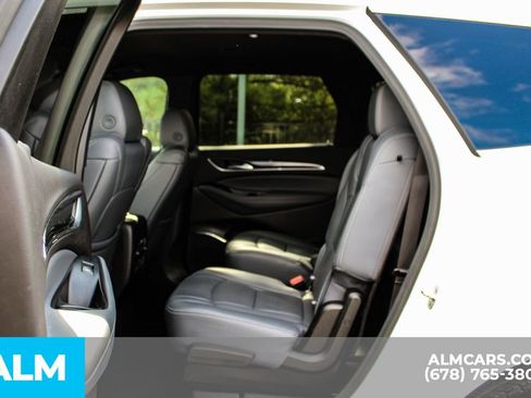 Used 2024 Buick Enclave Premium image 17