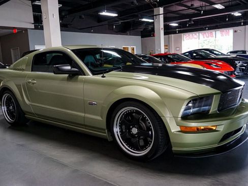 Used 2005 Ford Mustang GT RWD image 21