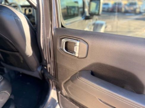Used 2022 Jeep Wrangler Unlimited Sahara w/ Cold Weather Group AWD/4WD image 23