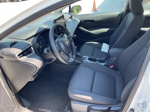 Used 2024 Toyota Corolla LE FWD image 6
