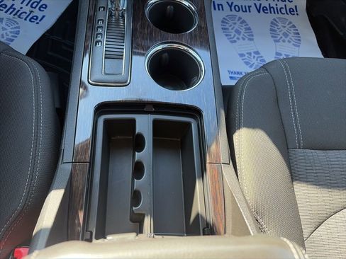 Used 2015 Chevrolet Traverse LT w/ Style and Technology Package image 23