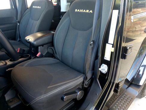 Used 2016 Jeep Wrangler Unlimited Sahara image 16