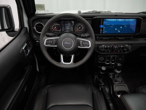 Used 2024 Jeep Wrangler Unlimited Sahara w/ Technology Group AWD/4WD image 20