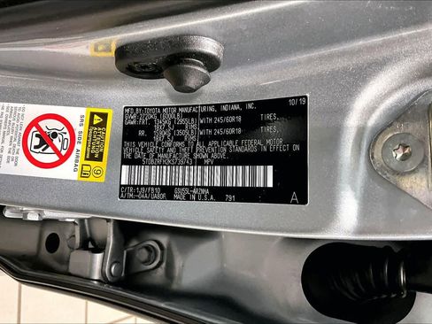 Used 2019 Toyota Highlander LE AWD/4WD image 32