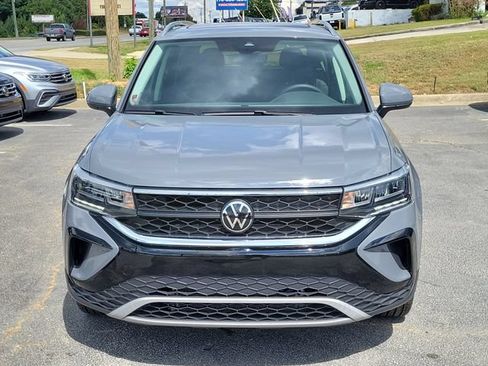 Certified 2024 Volkswagen Taos SE w/ Panoramic Sunroof Package FWD image 2
