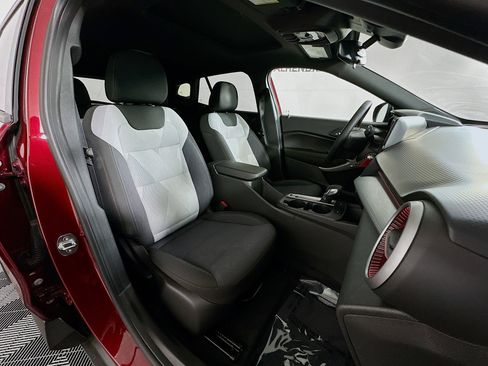 Used 2024 Chevrolet Trax RS w/ Sunroof Package image 27