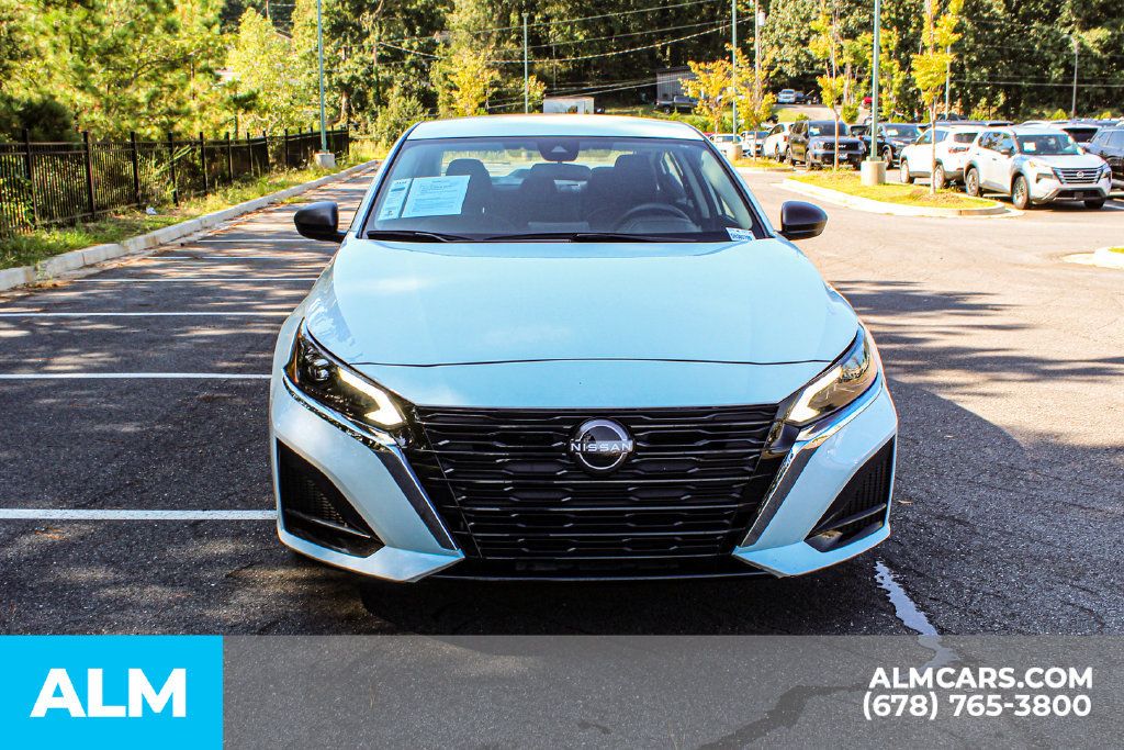 Used 2025 Nissan Altima 2.5 SV FWD image 9