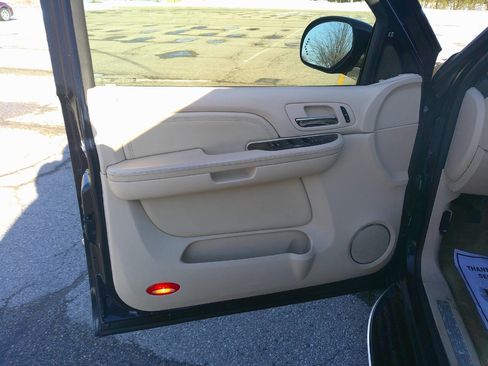 Used 2008 Cadillac Escalade AWD image 6