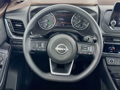 Used 2023 Nissan Rogue SV image 37