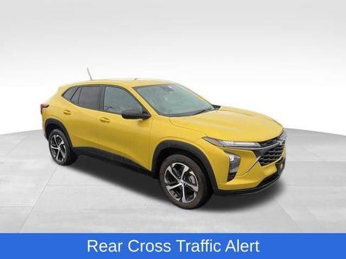 Certified 2024 Chevrolet Trax RS w/ Driver Confidence Package image 9