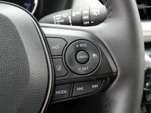Used 2025 Toyota RAV4 XLE w/ Convenience Package AWD/4WD image 25