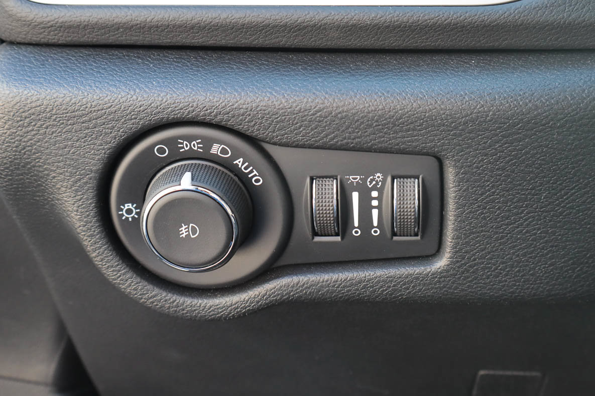 Used 2026 Chrysler Pacifica Select FWD image 16