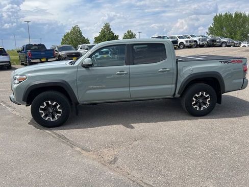 Used 2022 Toyota Tacoma TRD Off-Road w/ TRD Premium Off Road Package AWD/4WD image 8