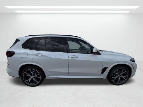 New 2026 BMW X5 xDrive40i w/ M Sport Package AWD/4WD image 3