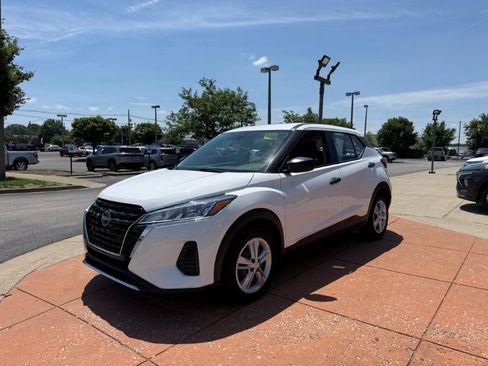 Used 2022 Nissan Kicks S FWD image 3