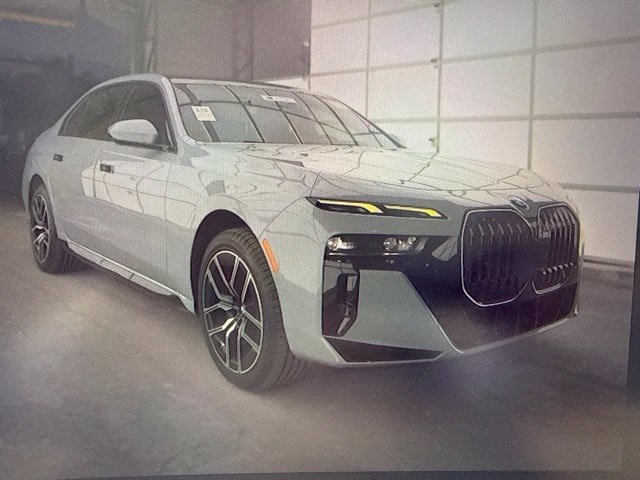 Used 2023 BMW 740i RWD image 1